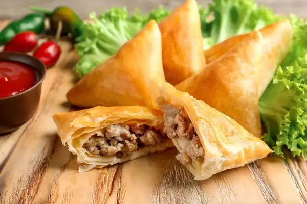 Samoussa de boeuf et sa sauce curry 